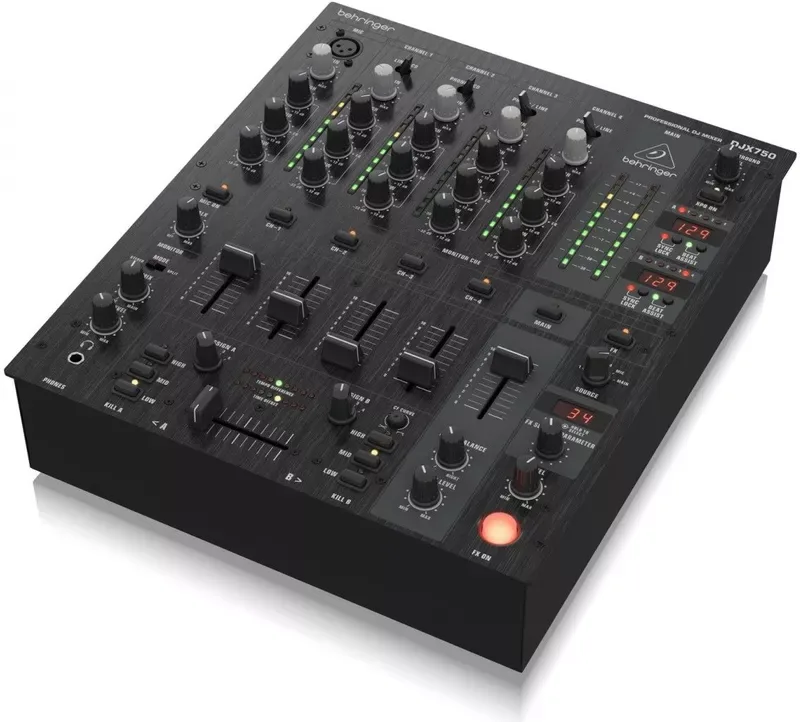 Behringer DJX750 Mixer